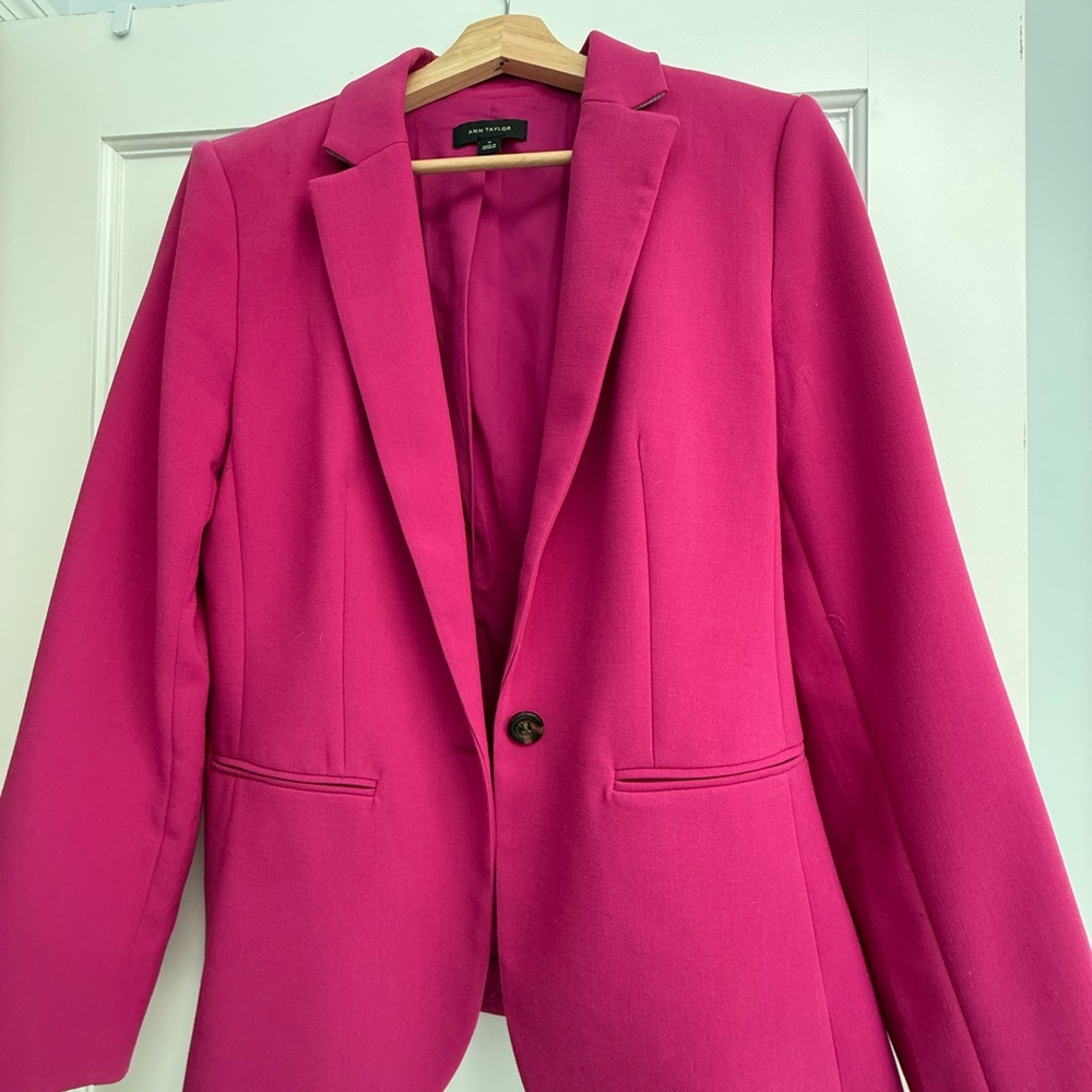 Ann Taylor size 10 magenta blazer